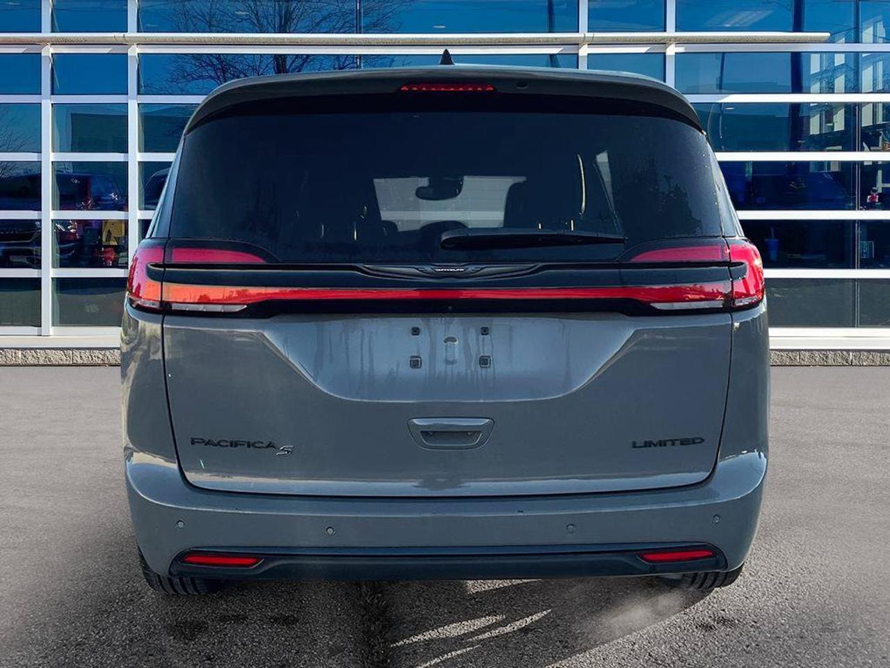 2025 Chrysler Pacifica Limited | Ceramic Grey | Clean CarFax | Fully Certified | New Tires | Leather | Sunroof | GPS |   | Photo