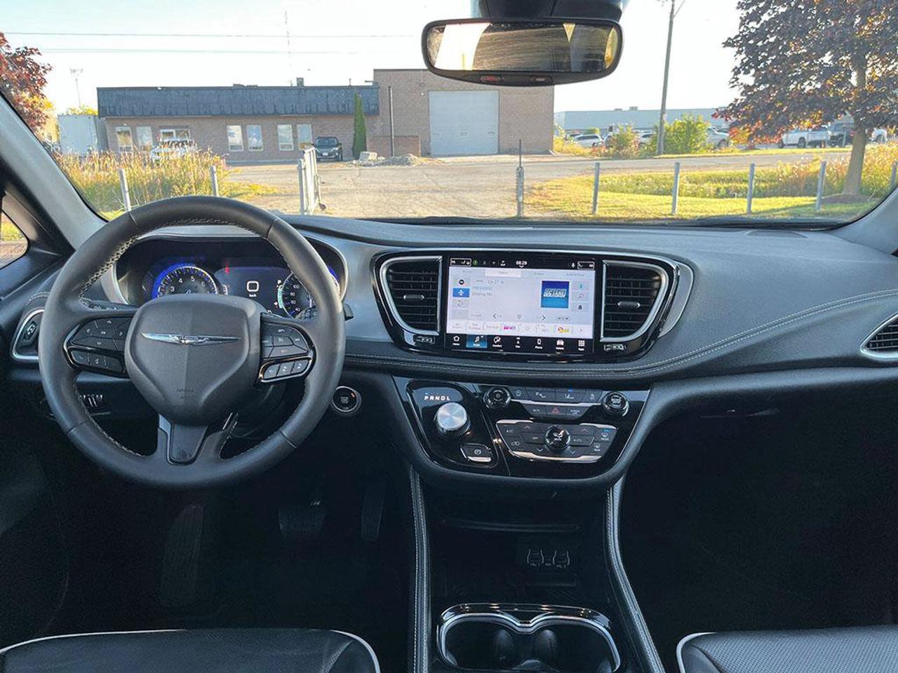 2025 Chrysler Pacifica Limited | Ceramic Grey | Clean CarFax | Fully Certified | New Tires | Leather | Sunroof | GPS |   | Photo