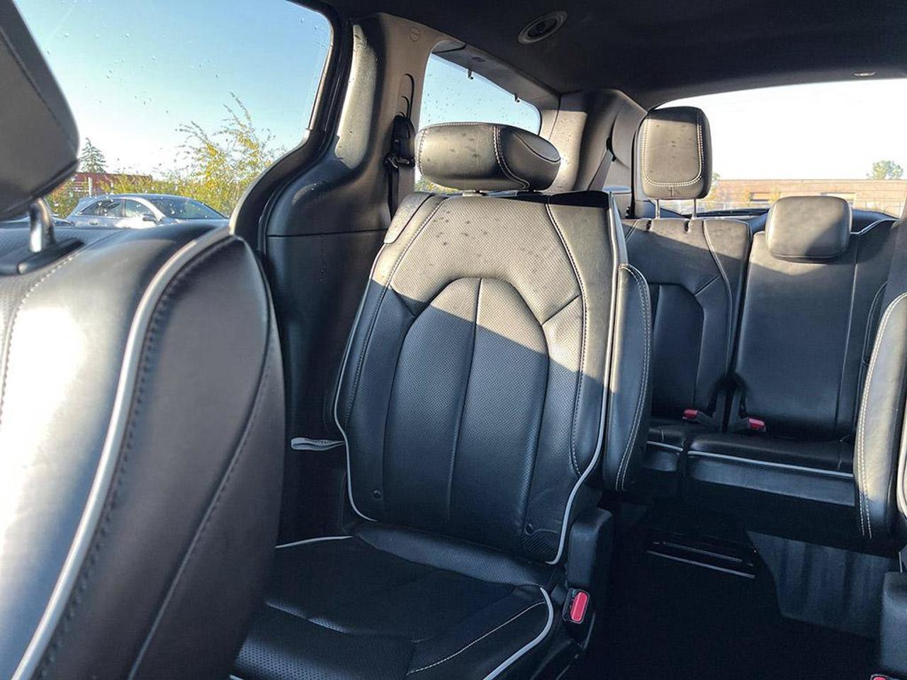 2025 Chrysler Pacifica Limited | Ceramic Grey | Clean CarFax | Fully Certified | New Tires | Leather | Sunroof | GPS |   | Photo