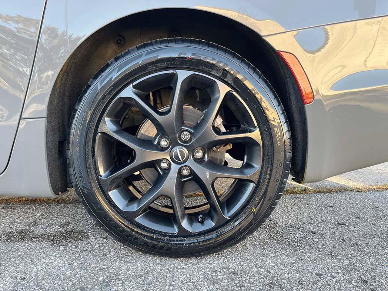 2025 Chrysler Pacifica Limited | Ceramic Grey | Clean CarFax | Fully Certified | New Tires | Leather | Sunroof | GPS |   | Photo