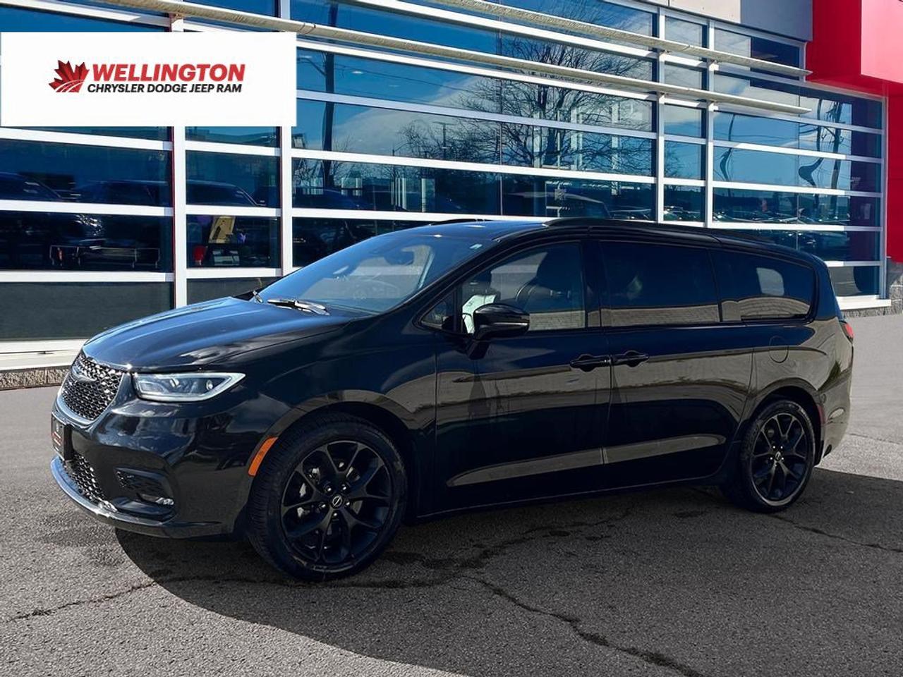 2025 Chrysler Pacifica Limited | Clean Carfax Report | Fully Certified | Newer Tires | Sunroof | Leather | Factory Warranty Photo