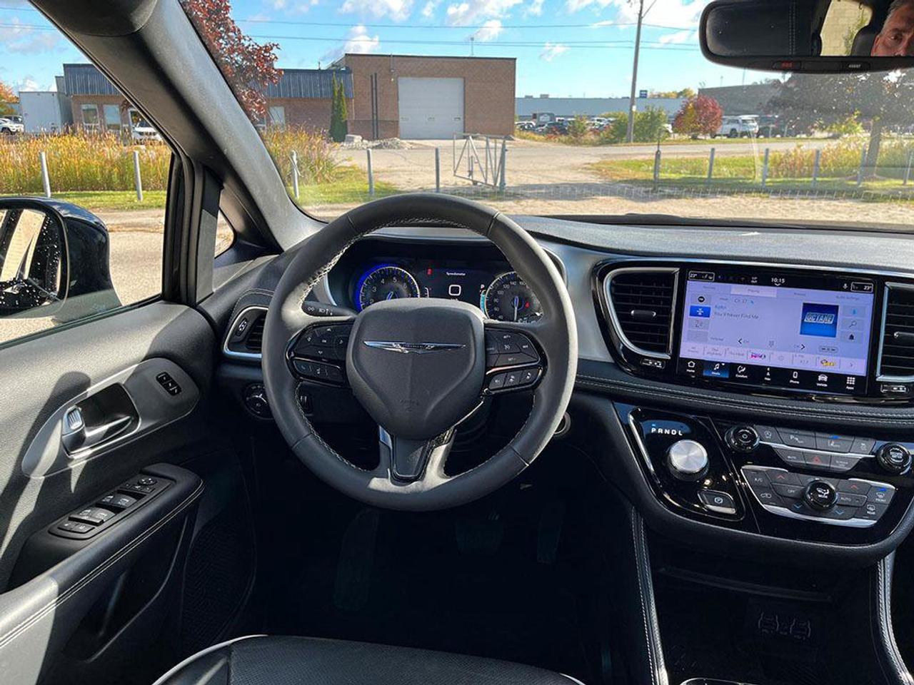 2025 Chrysler Pacifica Limited | Clean Carfax Report | Fully Certified | Newer Tires | Sunroof | Leather | Factory Warranty Photo