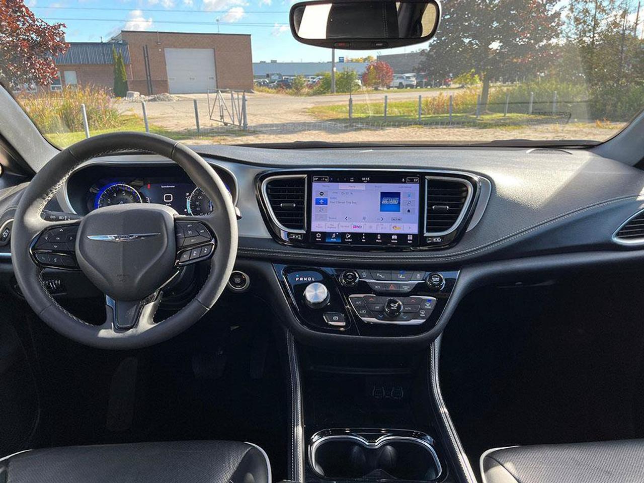 2025 Chrysler Pacifica Limited | Clean Carfax Report | Fully Certified | Newer Tires | Sunroof | Leather | Factory Warranty Photo
