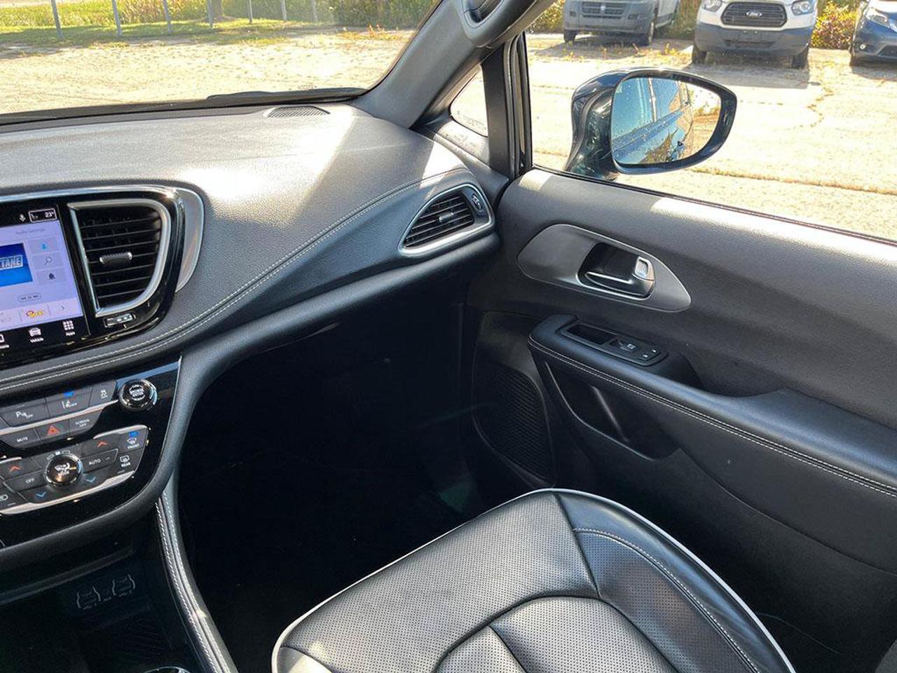 2025 Chrysler Pacifica Limited | Clean Carfax Report | Fully Certified | Newer Tires | Sunroof | Leather | Factory Warranty Photo