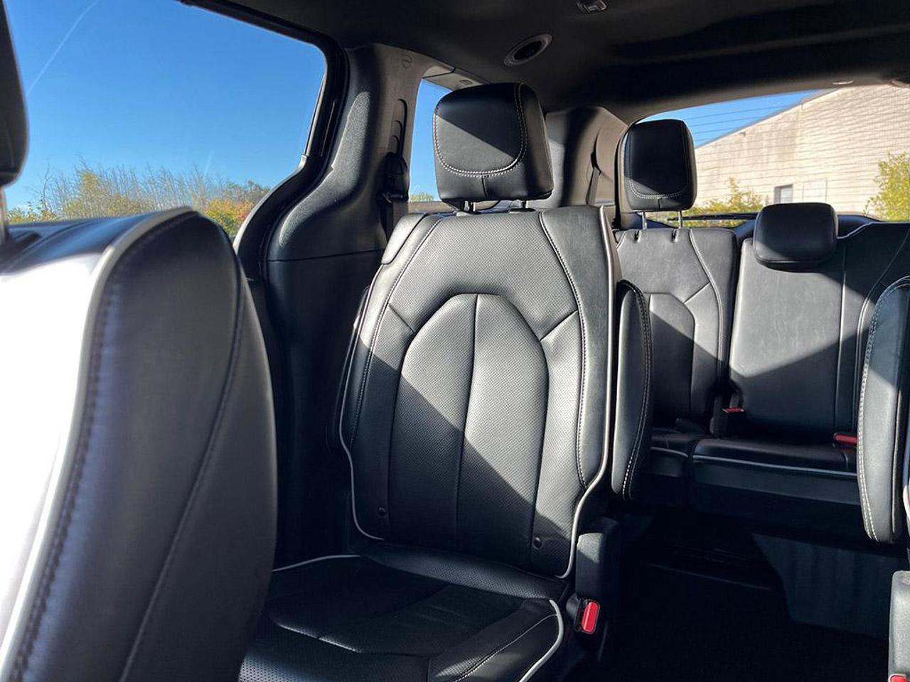 2025 Chrysler Pacifica Limited | Clean Carfax Report | Fully Certified | Newer Tires | Sunroof | Leather | Factory Warranty Photo