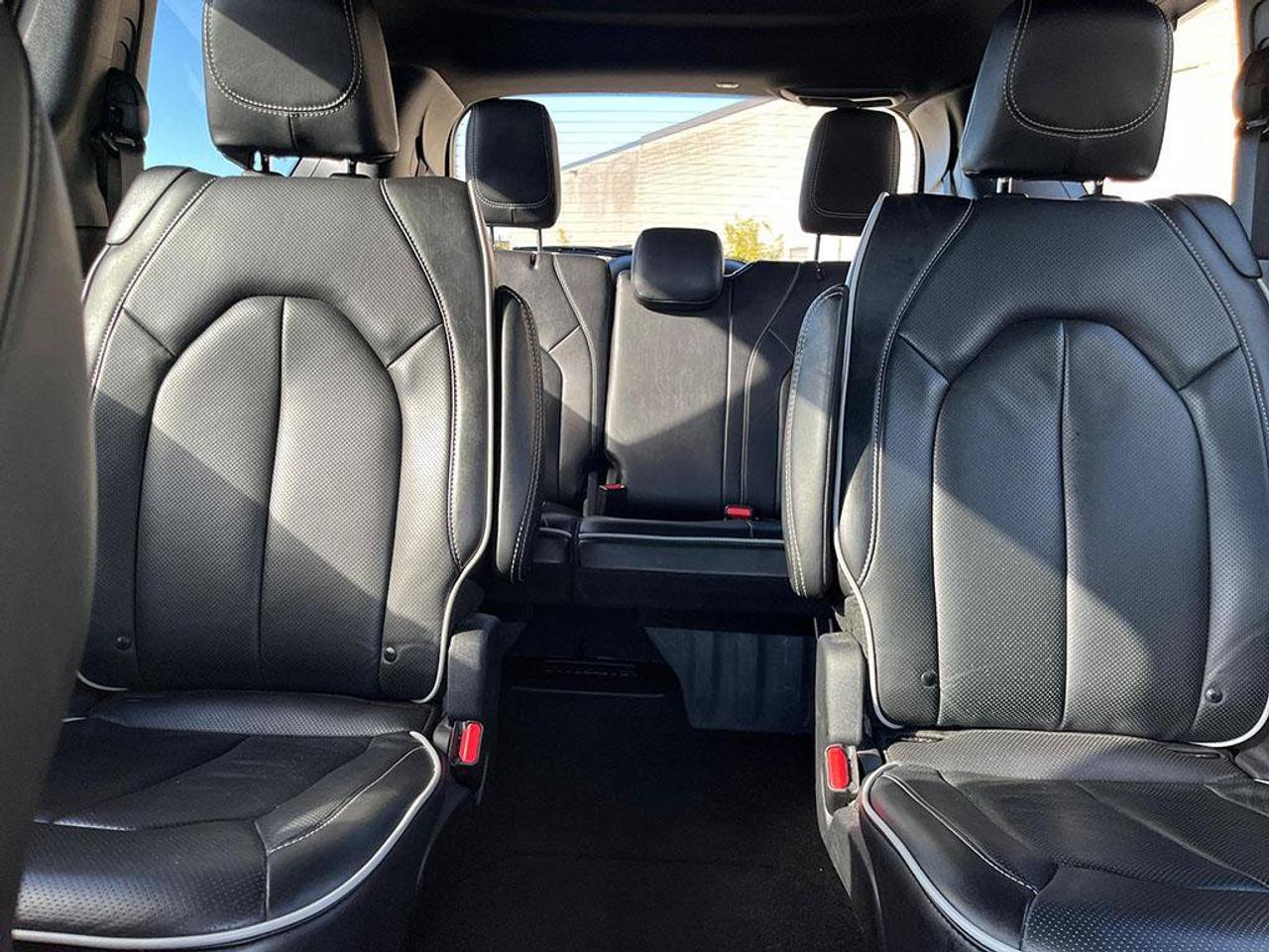 2025 Chrysler Pacifica Limited | Clean Carfax Report | Fully Certified | Newer Tires | Sunroof | Leather | Factory Warranty Photo