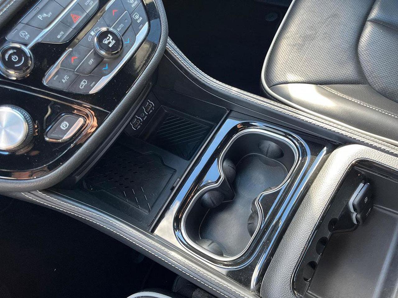 2025 Chrysler Pacifica Limited | Clean Carfax Report | Fully Certified | Newer Tires | Sunroof | Leather | Factory Warranty Photo
