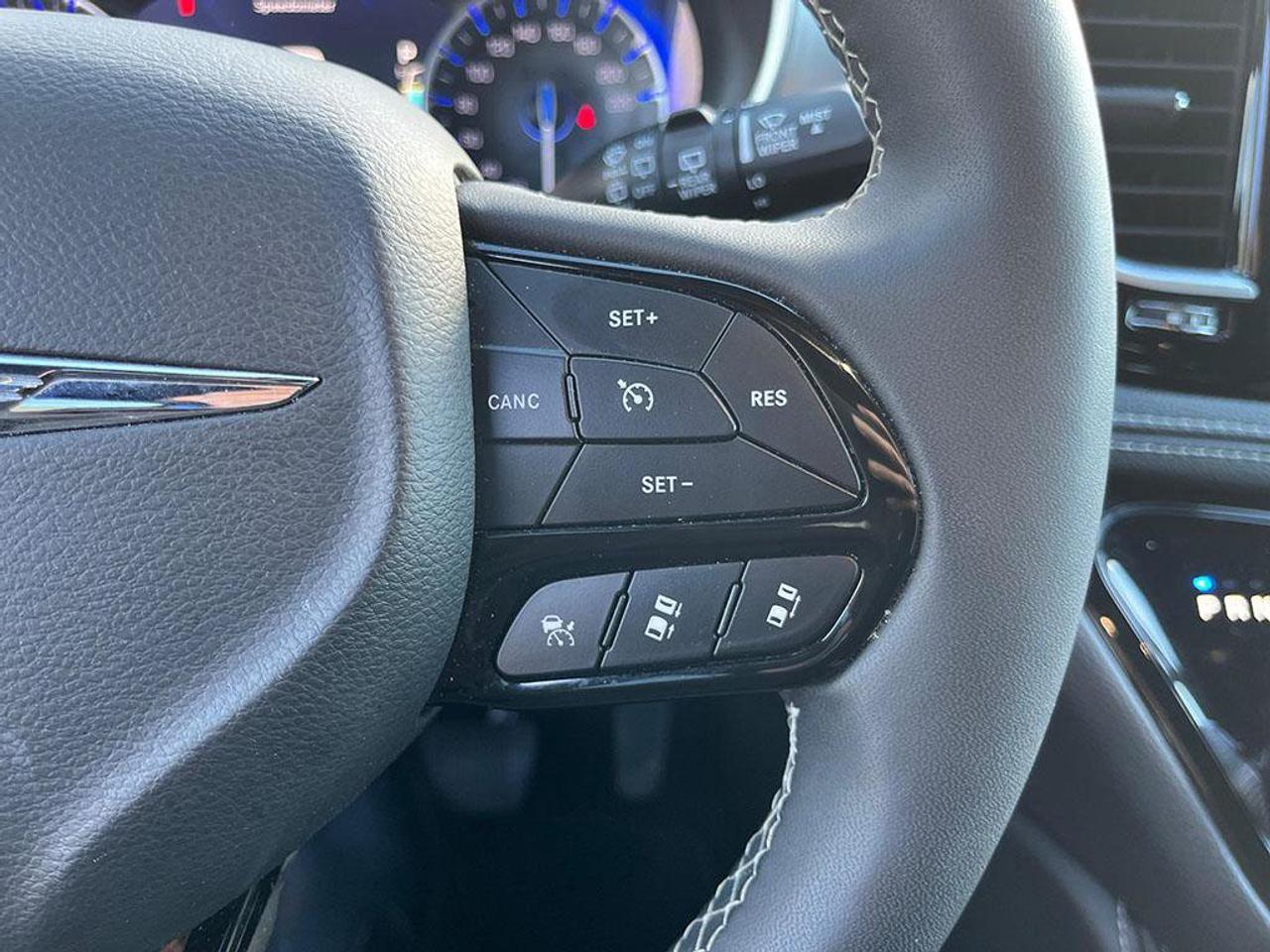2025 Chrysler Pacifica Limited | Clean Carfax Report | Fully Certified | Newer Tires | Sunroof | Leather | Factory Warranty Photo
