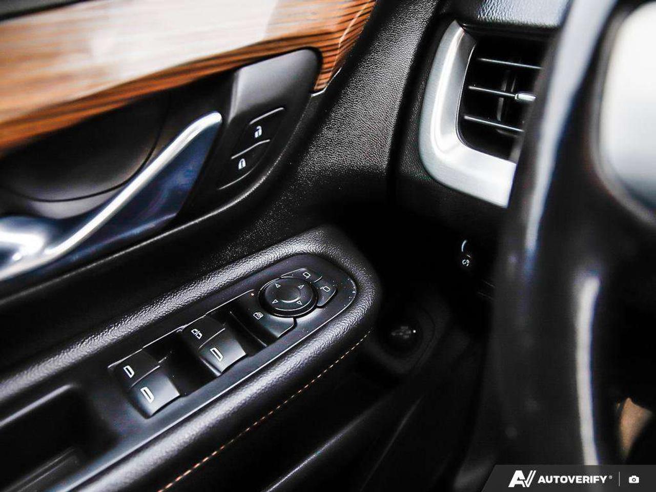 2019 GMC Terrain , 2.0L 4 CYL, AWD, ALLOYS, CLOTH, SUNROOF, ELEVATION, AS-TRADED! Photo