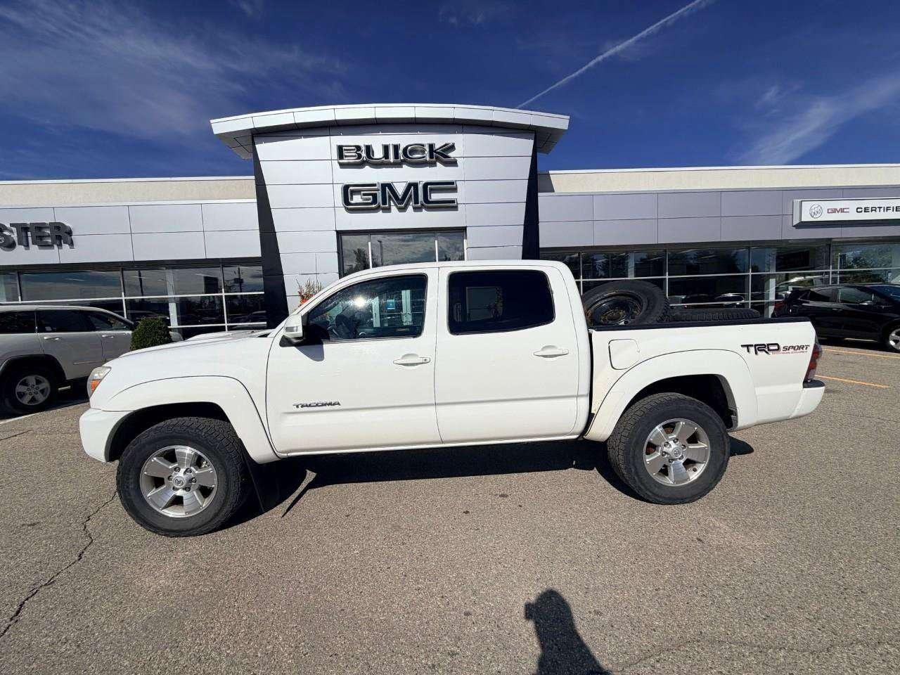 2015 Toyota Tacoma TRD SPORT, MANUAL, 4.0L V6, 4X4, ALLOYS, DOUBLE CAB, 2-OWNERS, CERTIFIED AS-TRADED! Photo