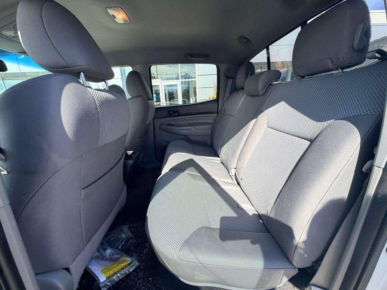 2015 Toyota Tacoma TRD SPORT, MANUAL, 4.0L V6, 4X4, ALLOYS, DOUBLE CAB, 2-OWNERS, CERTIFIED AS-TRADED! Photo
