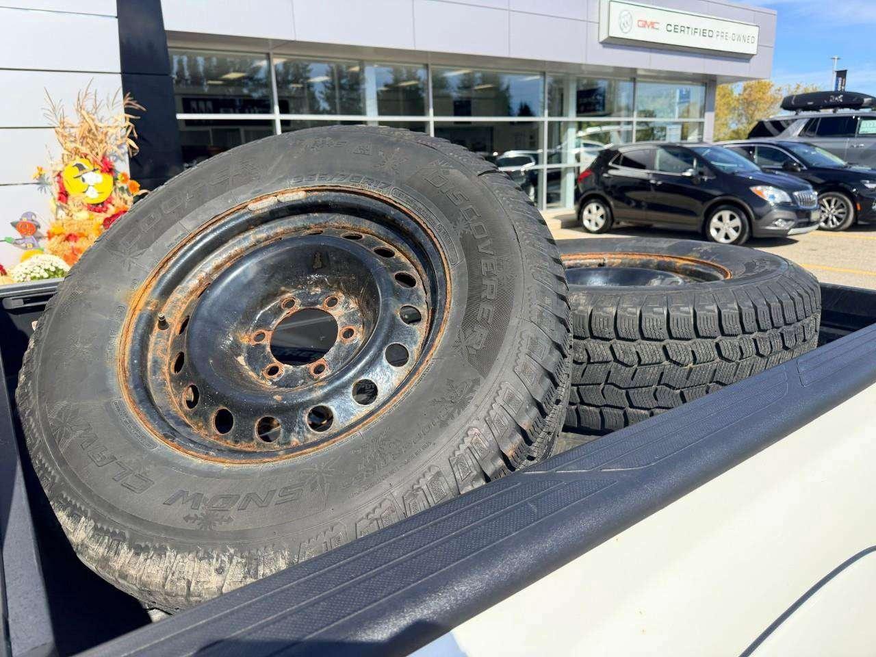 2015 Toyota Tacoma TRD SPORT, MANUAL, 4.0L V6, 4X4, ALLOYS, DOUBLE CAB, 2-OWNERS, CERTIFIED AS-TRADED! Photo