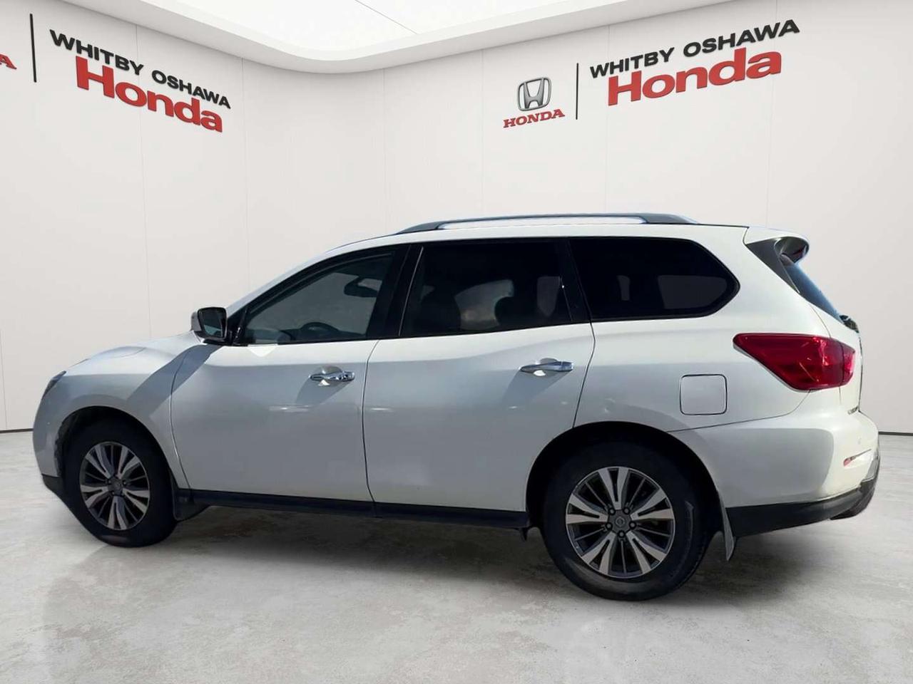 2019 Nissan Pathfinder SV Photo3