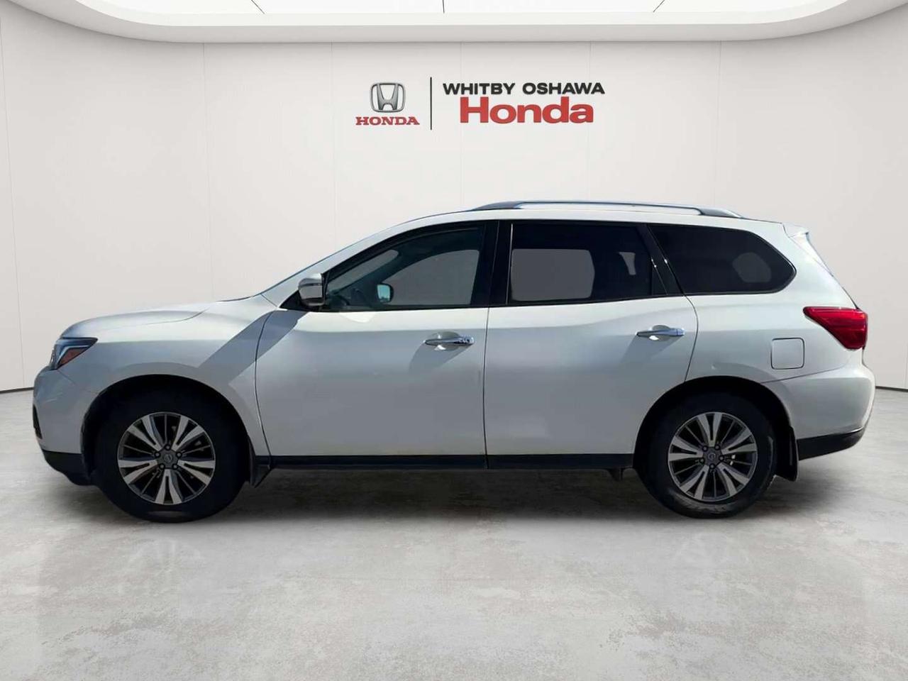 2019 Nissan Pathfinder SV Photo2