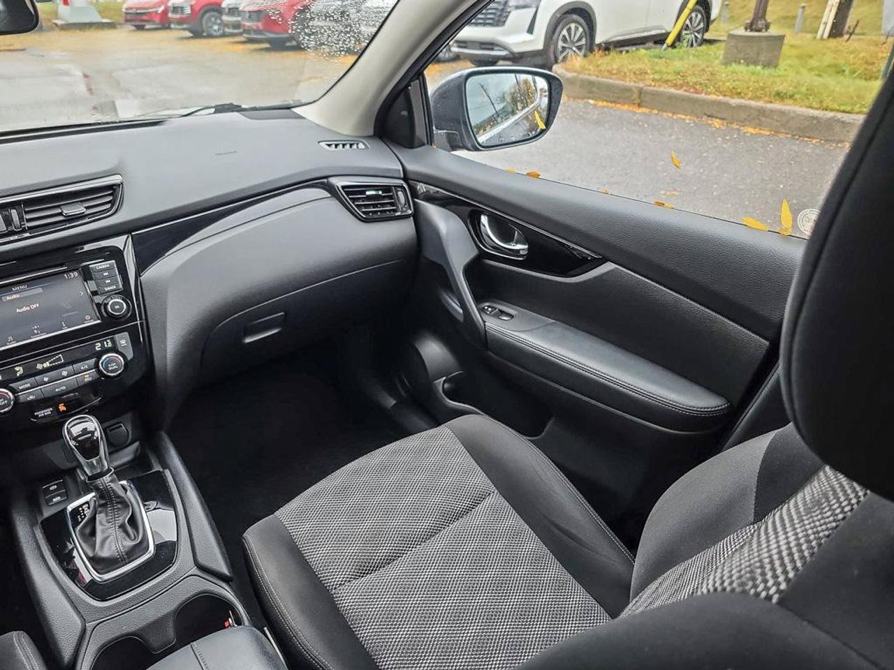 2022 Nissan Qashqai SV | Apple Car Play | Android Auto | Heated Seats | Photo