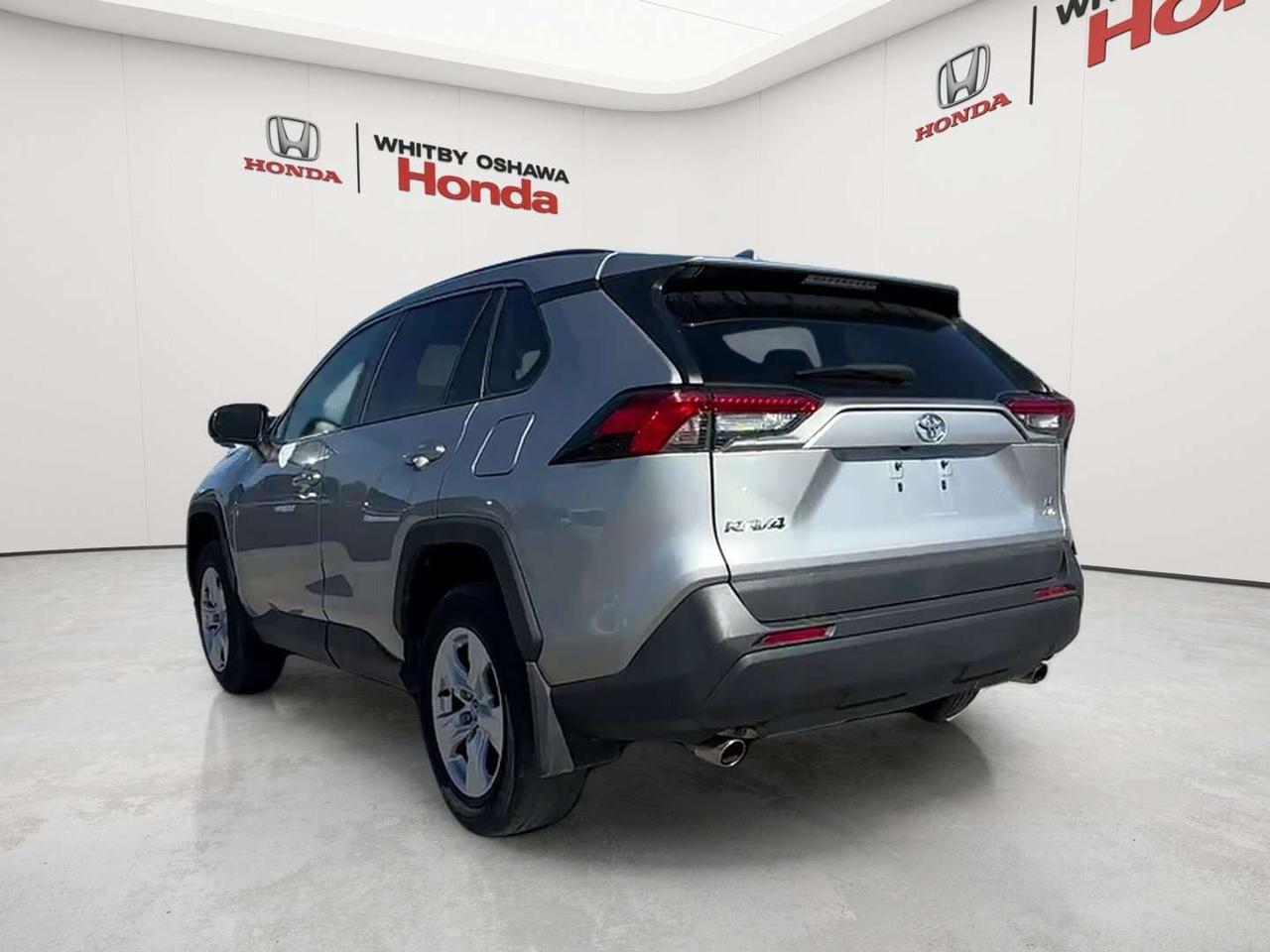 2019 Toyota RAV4 LE Photo4