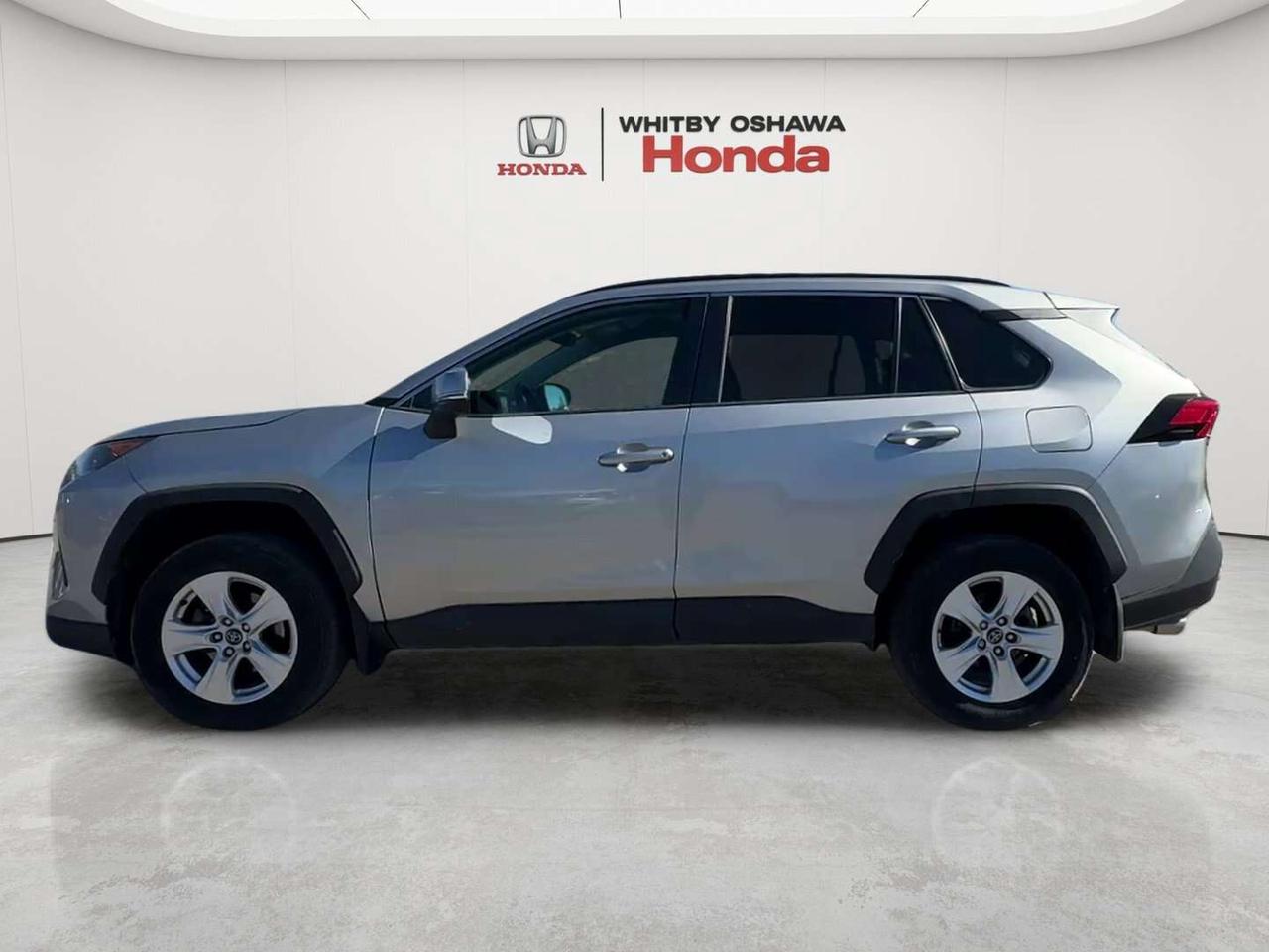 2019 Toyota RAV4 LE Photo2
