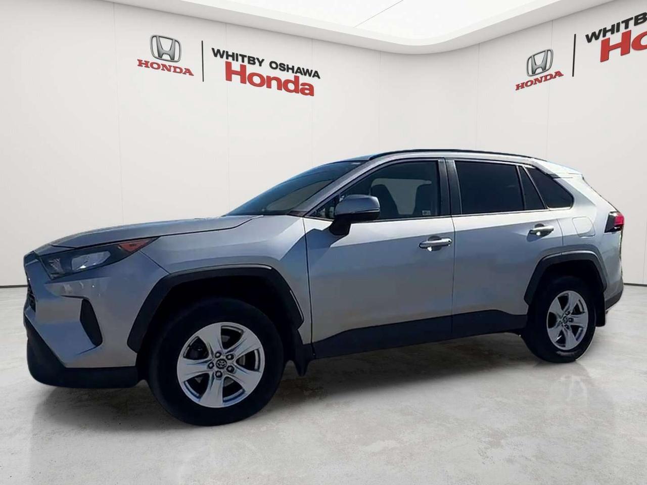 2019 Toyota RAV4 LE Photo1