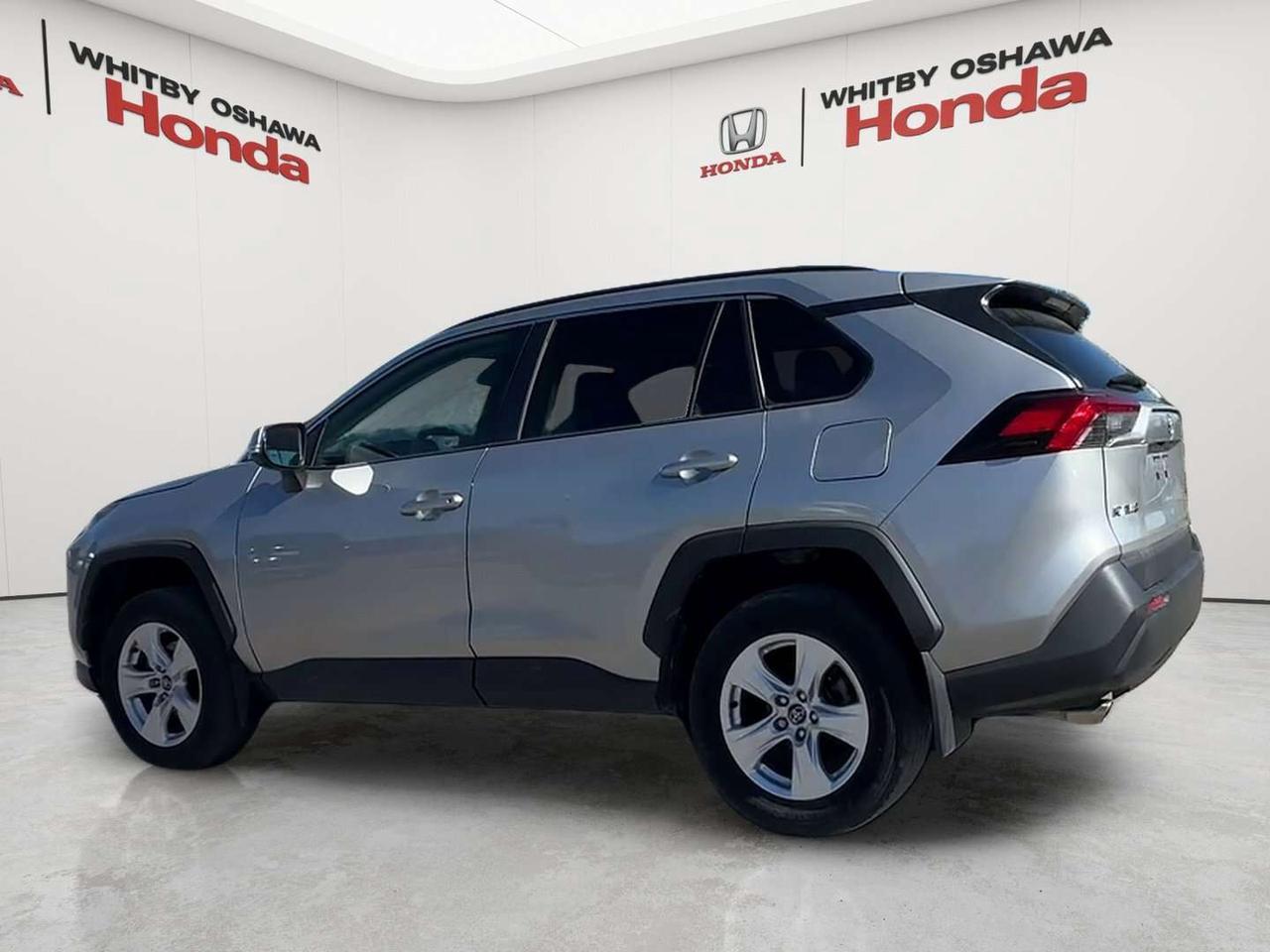 2019 Toyota RAV4 LE Photo3