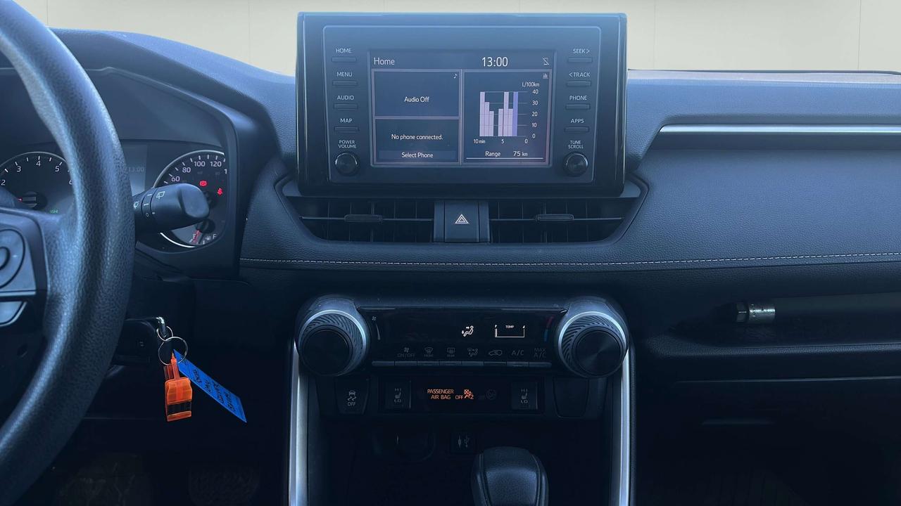2019 Toyota RAV4 LE Photo
