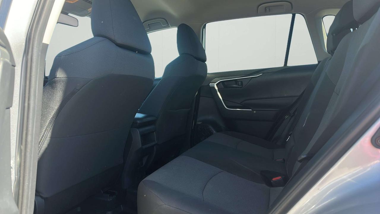 2019 Toyota RAV4 LE Photo