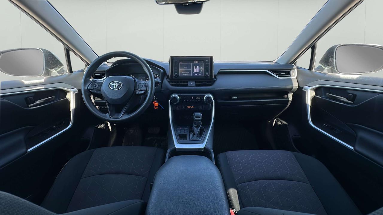 2019 Toyota RAV4 LE Photo