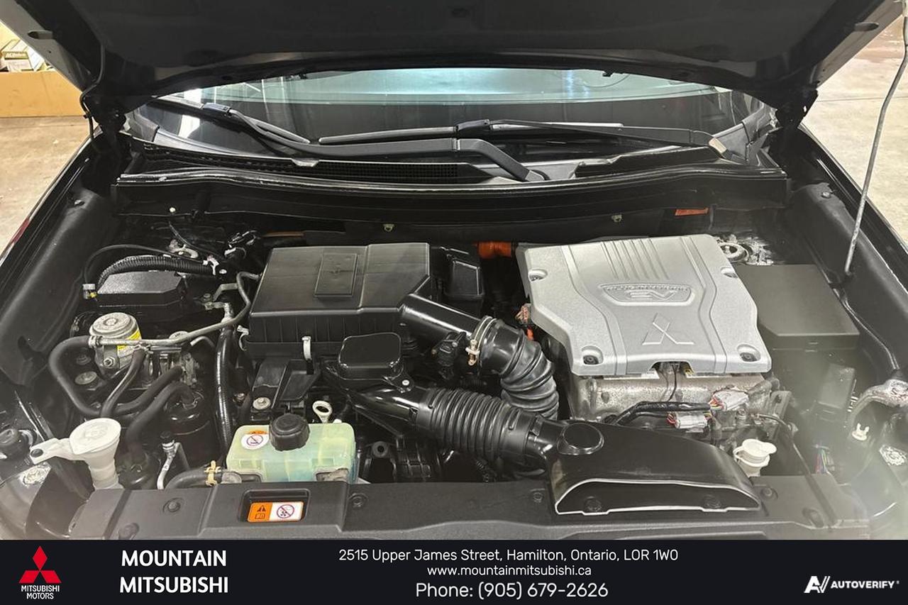 2018 Mitsubishi Outlander PHEV SE Photo