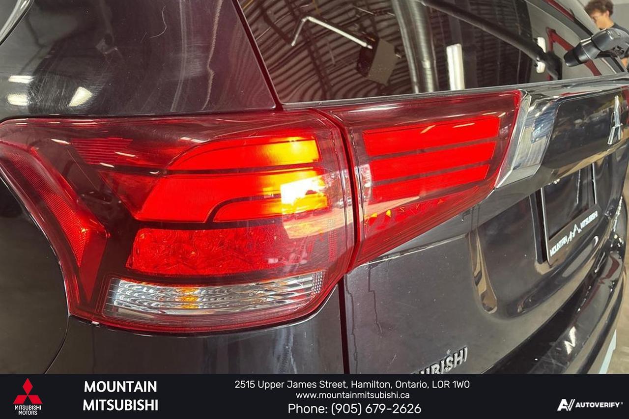 2018 Mitsubishi Outlander PHEV SE Photo