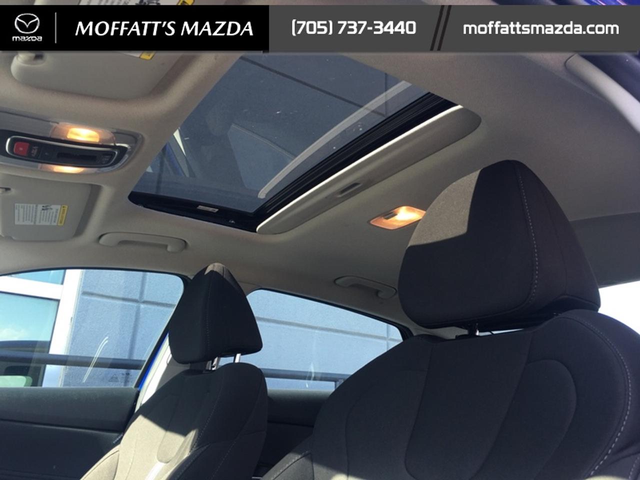 2023 Hyundai Elantra Preferred w/Sun and Tech Photo