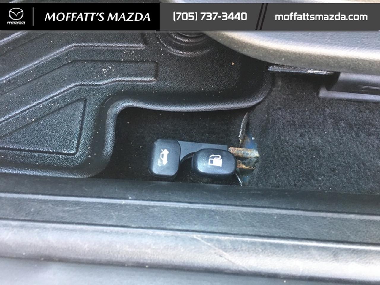 2023 Hyundai Elantra Preferred w/Sun and Tech Photo