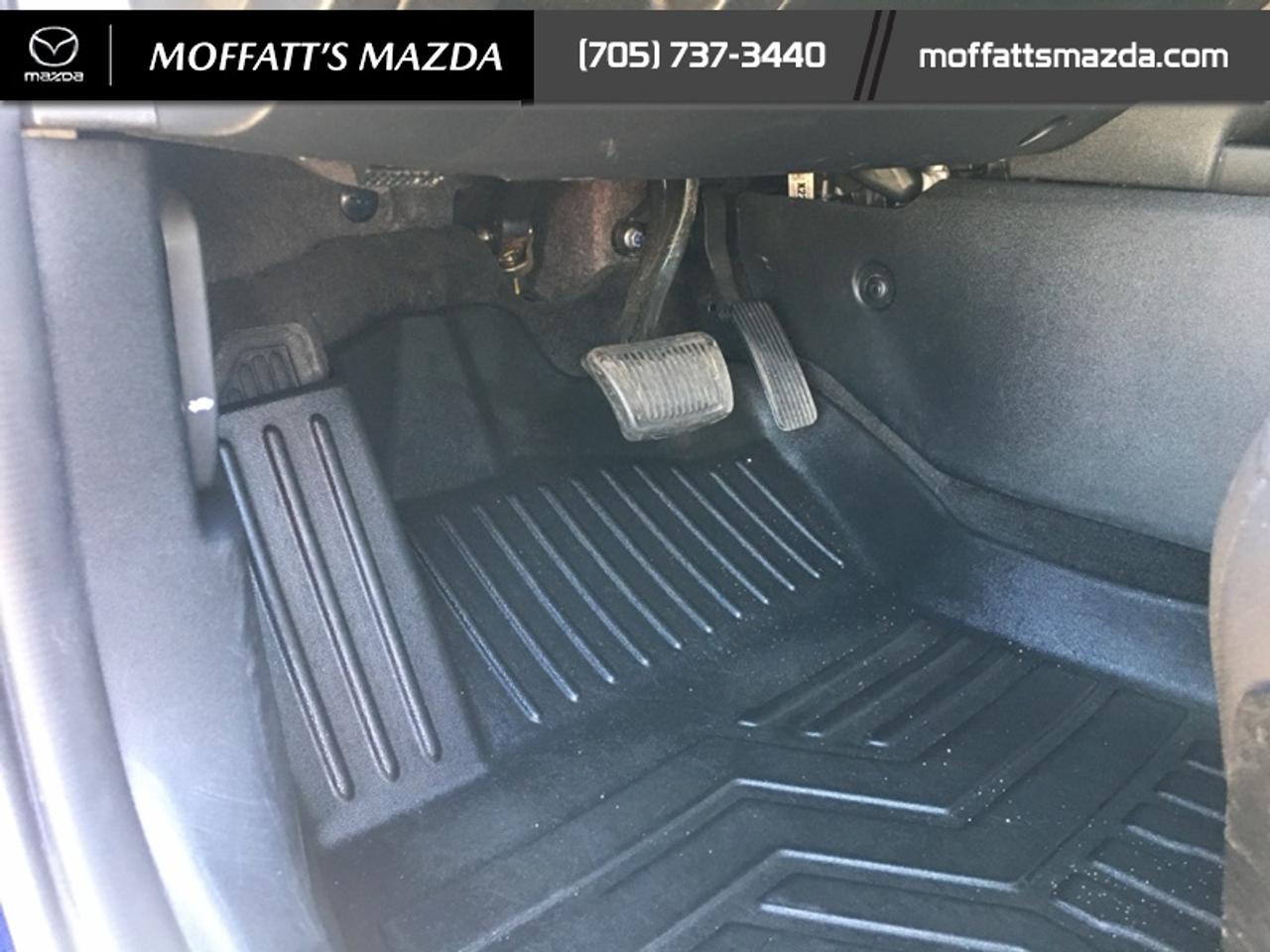 2023 Hyundai Elantra Preferred w/Sun and Tech Photo