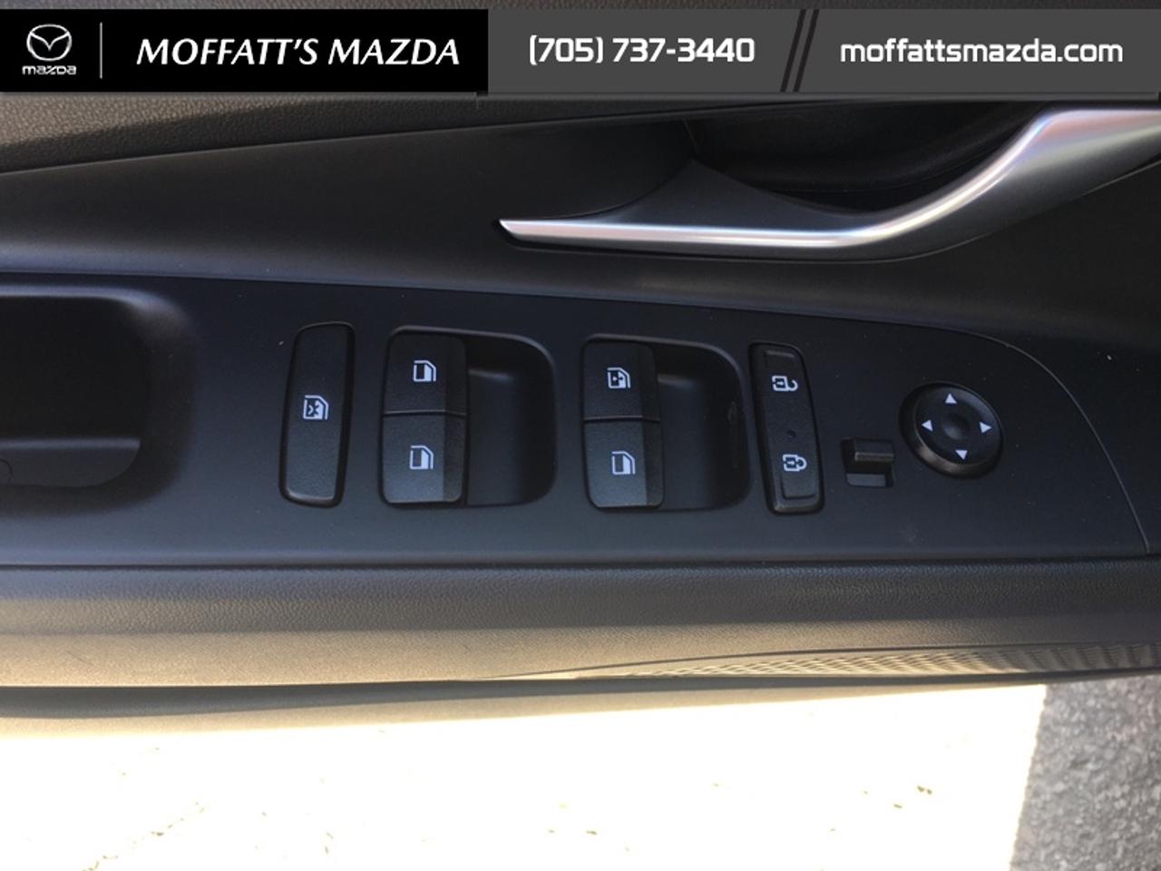 2023 Hyundai Elantra Preferred w/Sun and Tech Photo
