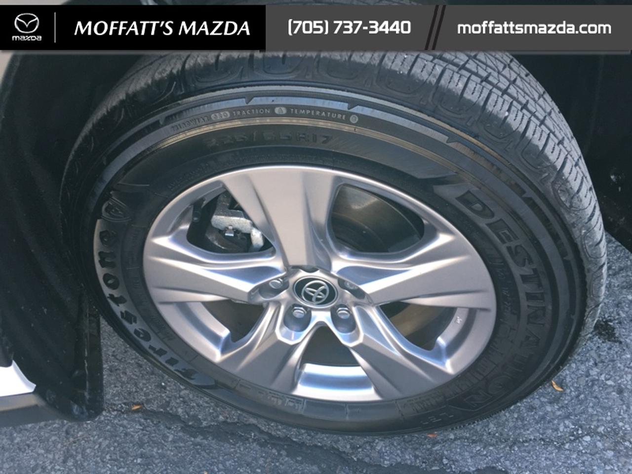 2025 Toyota RAV4 Hybrid XLE Photo