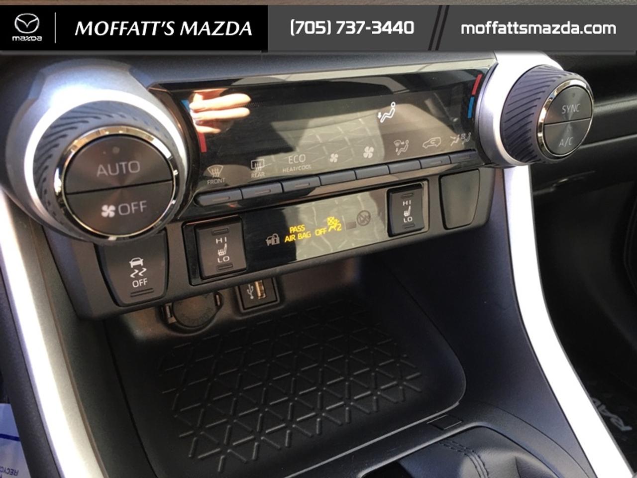 2025 Toyota RAV4 Hybrid XLE Photo