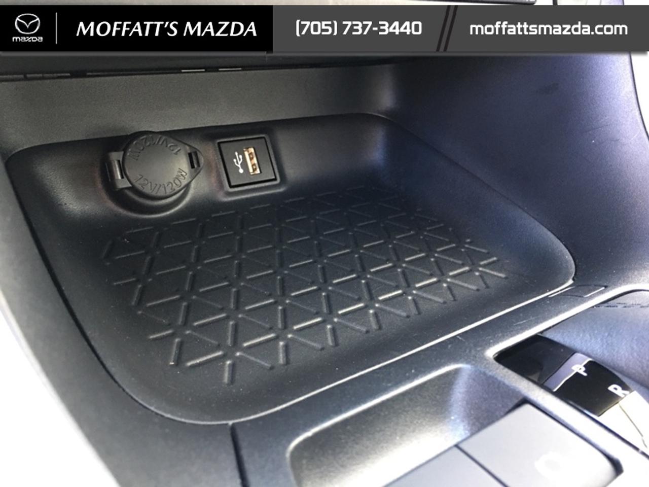 2025 Toyota RAV4 Hybrid XLE Photo