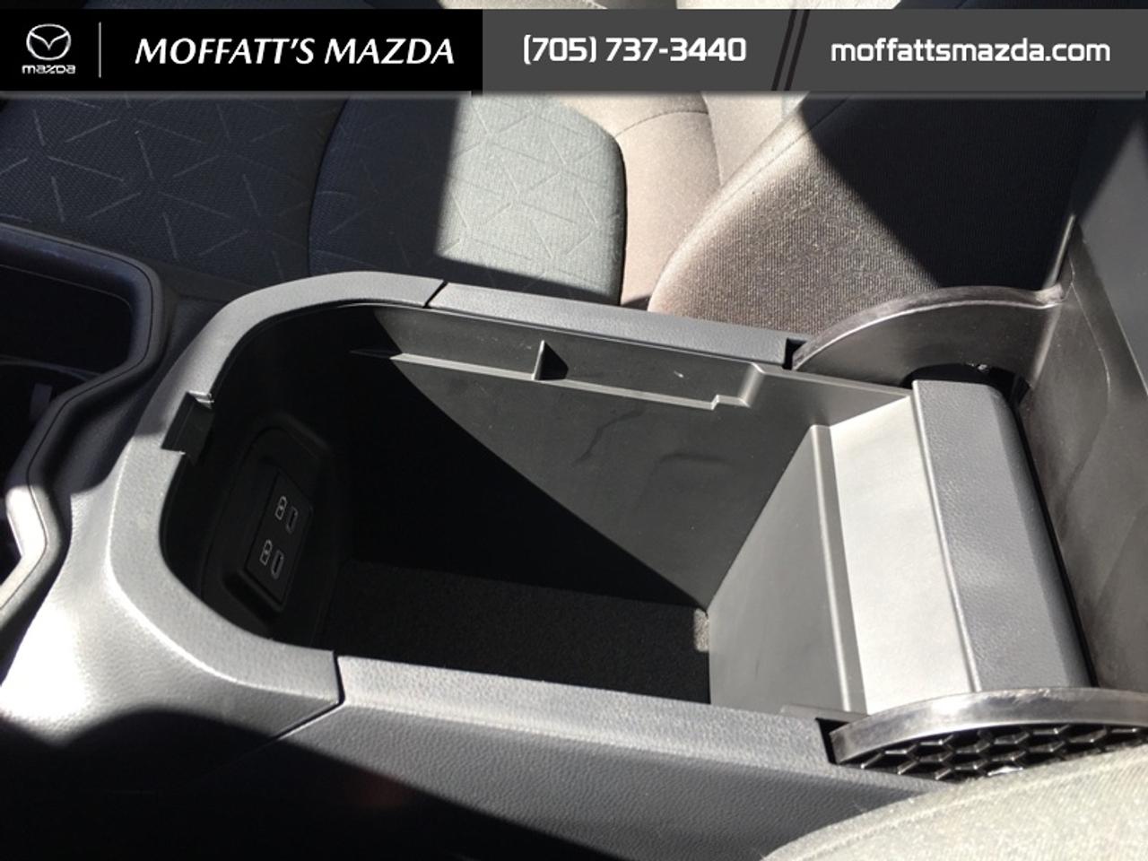 2025 Toyota RAV4 Hybrid XLE Photo