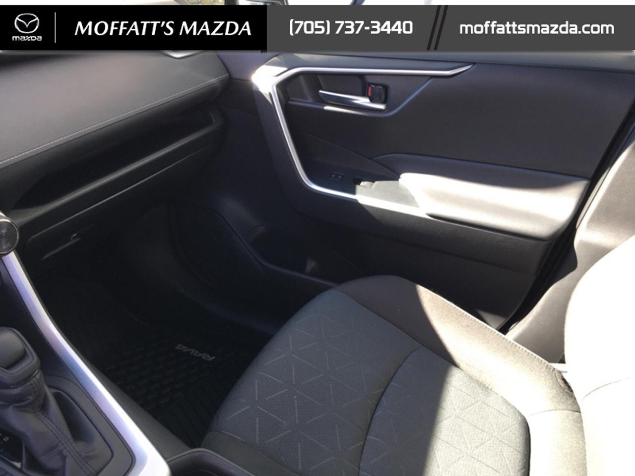 2025 Toyota RAV4 Hybrid XLE Photo
