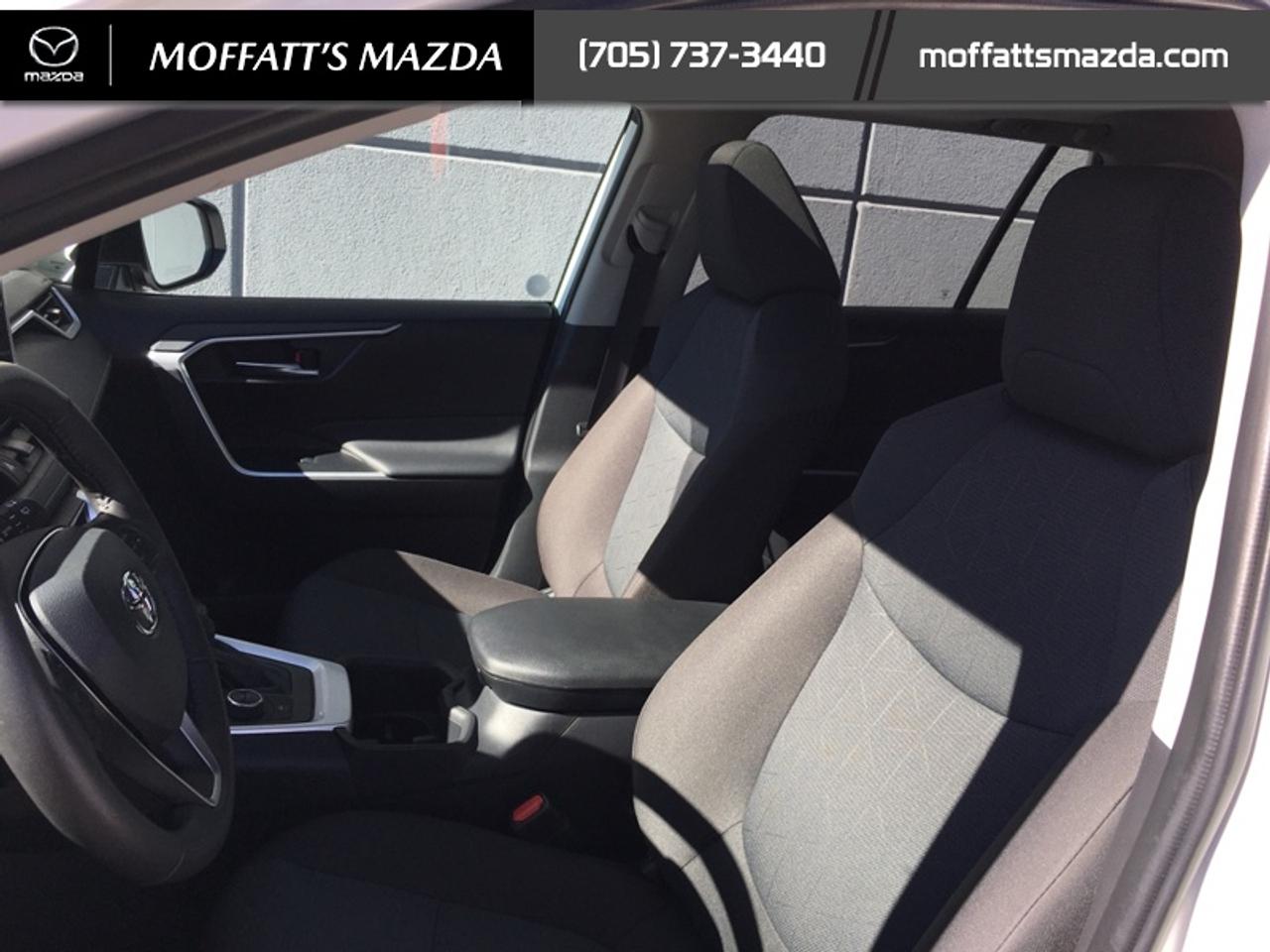 2025 Toyota RAV4 Hybrid XLE Photo