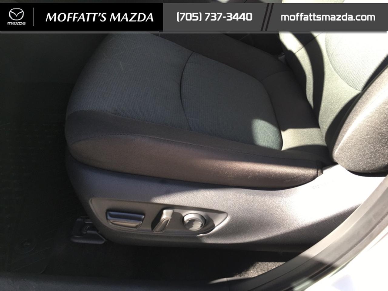 2025 Toyota RAV4 Hybrid XLE Photo