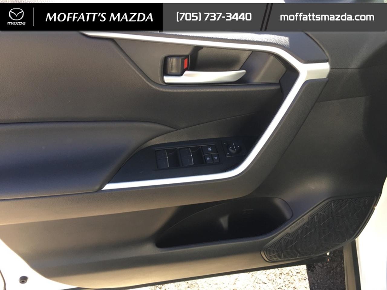 2025 Toyota RAV4 Hybrid XLE Photo