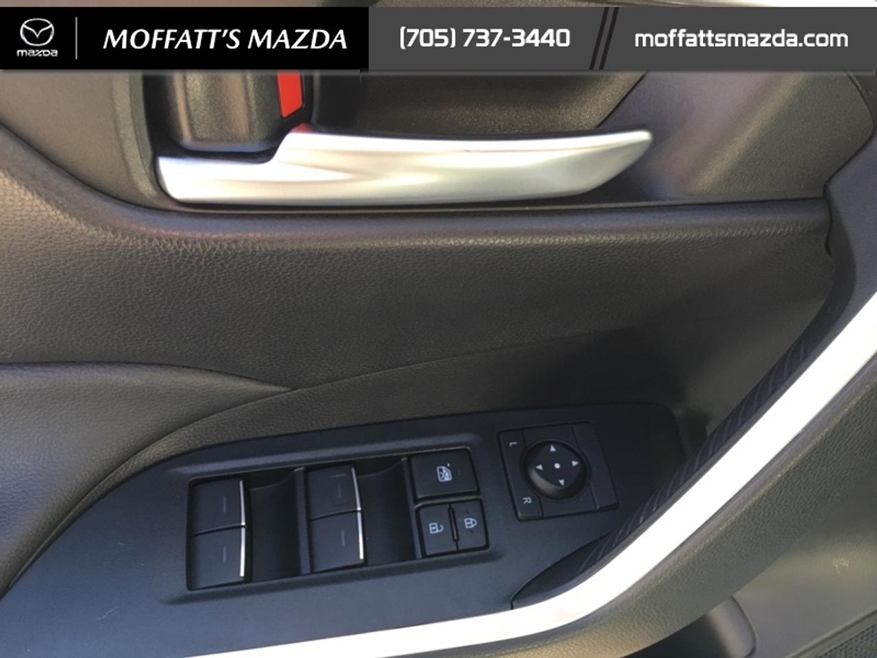 2025 Toyota RAV4 Hybrid XLE Photo