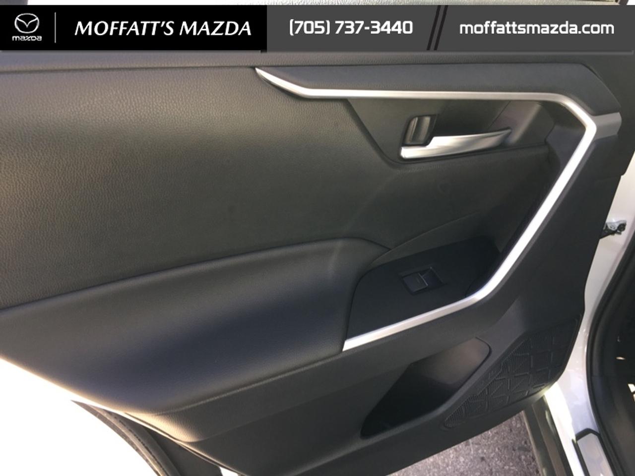 2025 Toyota RAV4 Hybrid XLE Photo