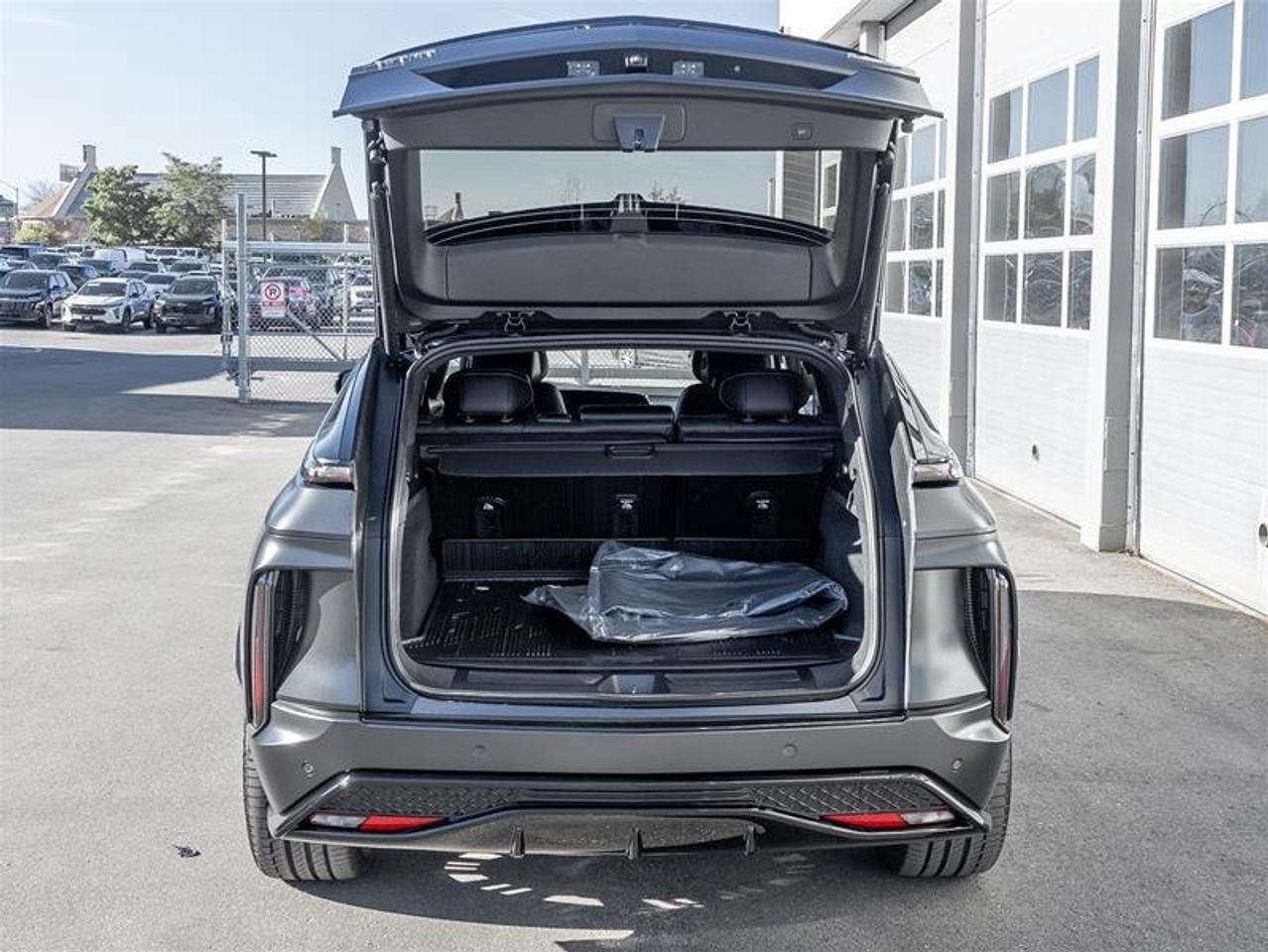 2027 Cadillac LYRIQ-V V Photo