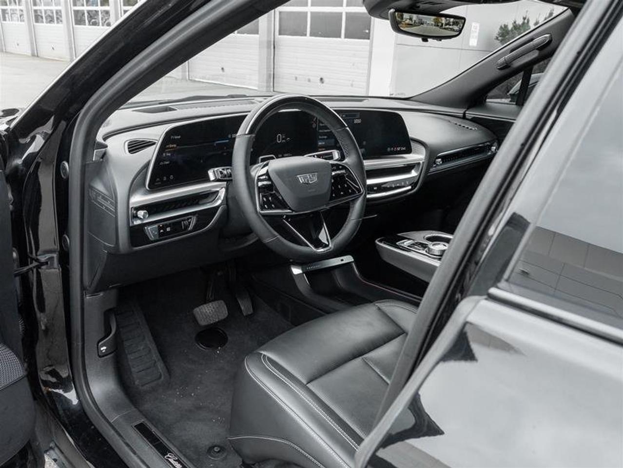 2023 Cadillac LYRIQ Luxury RWD Photo