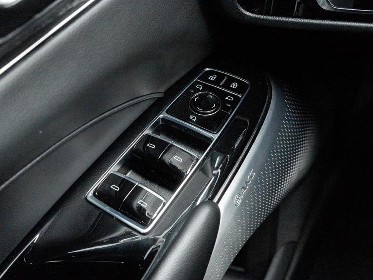 2023 Cadillac LYRIQ Luxury RWD Photo