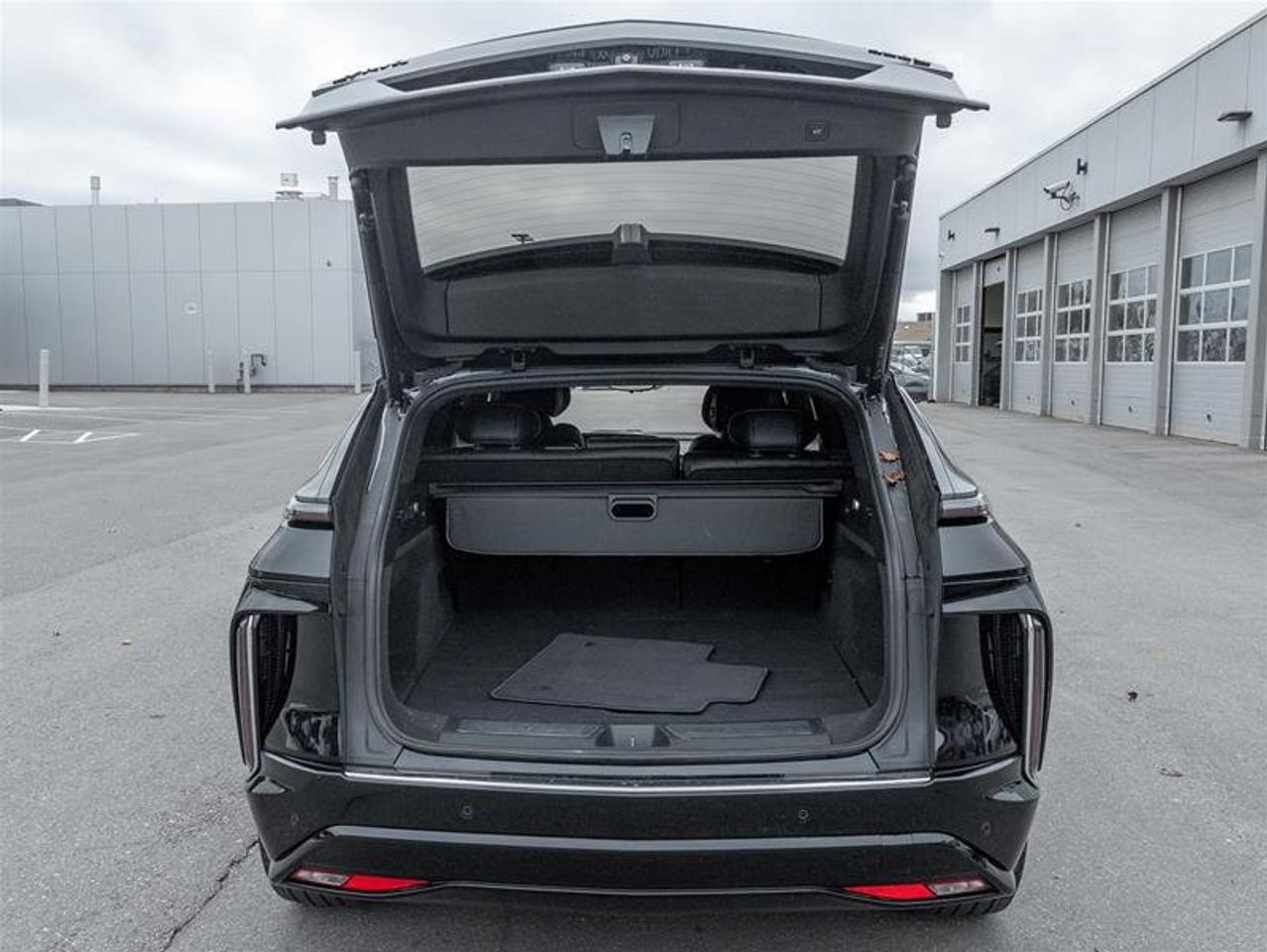 2023 Cadillac LYRIQ Luxury RWD Photo