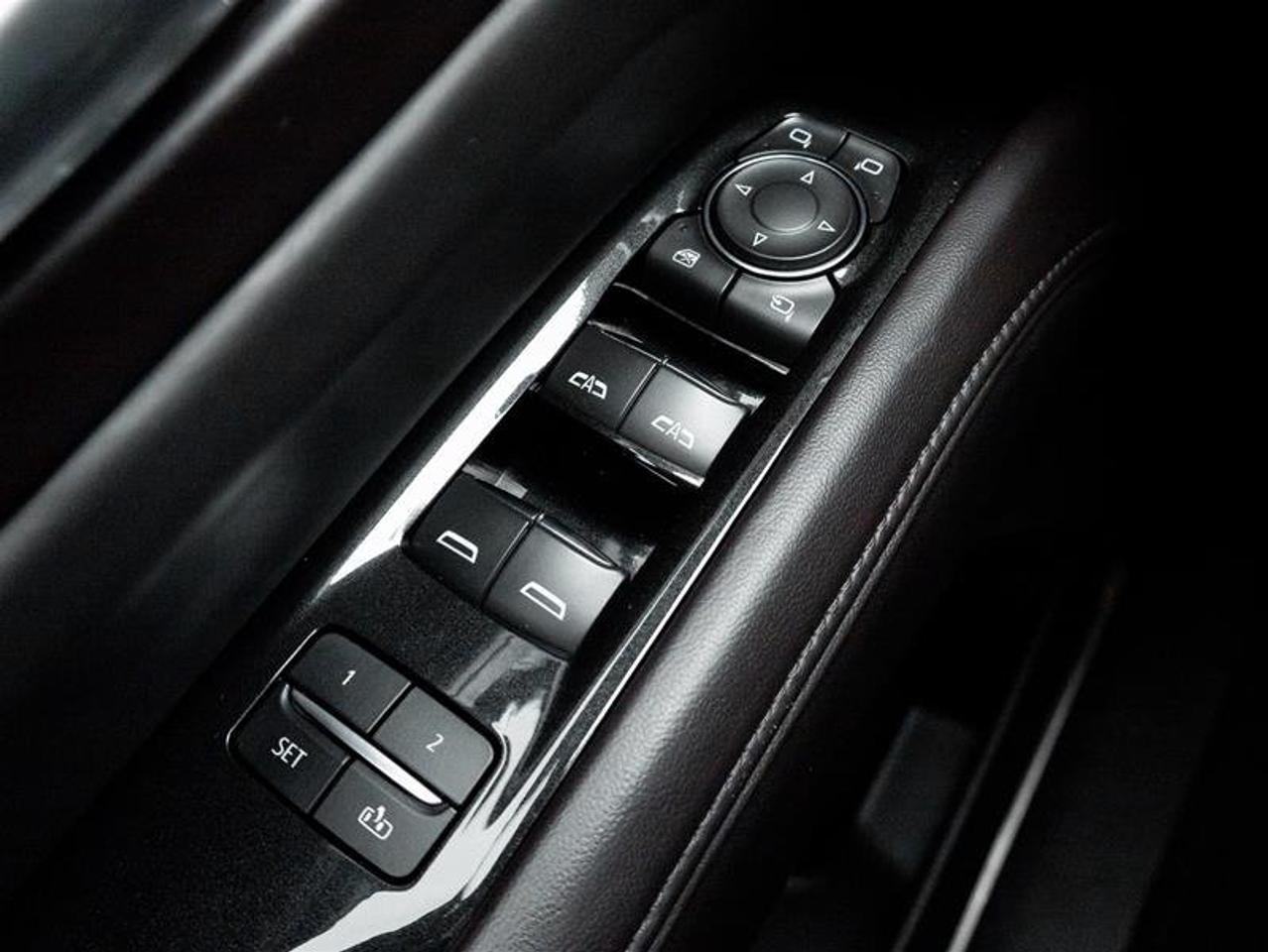 2023 Cadillac Escalade ESV Premium Luxury Platinum Photo