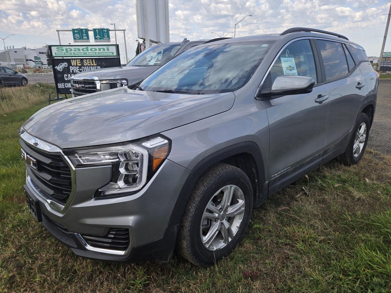 2024 GMC Terrain SLE - Photo #1