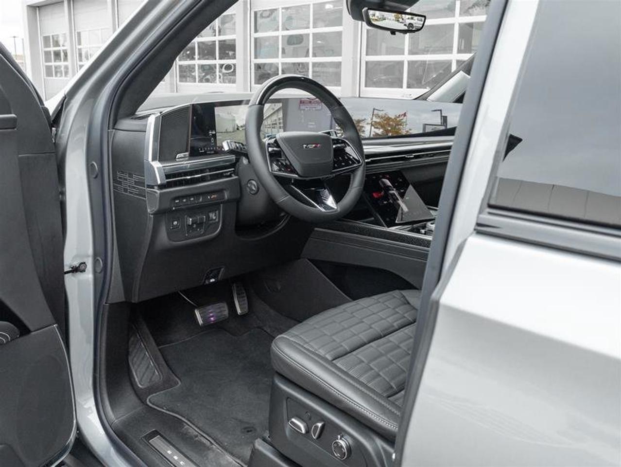 2027 Cadillac Escalade ESV V-Series Photo