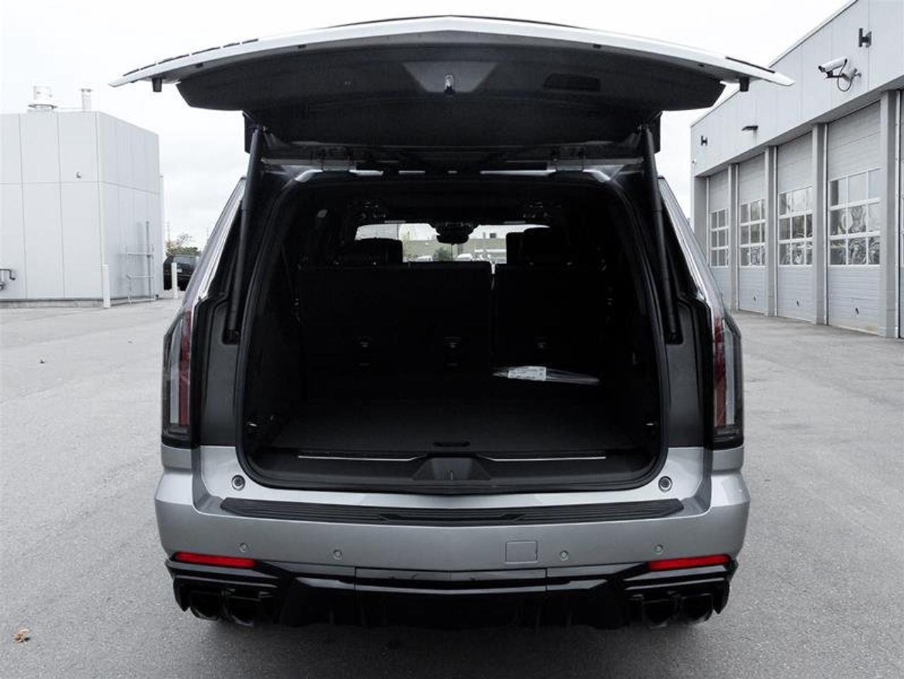 2027 Cadillac Escalade ESV V-Series Photo